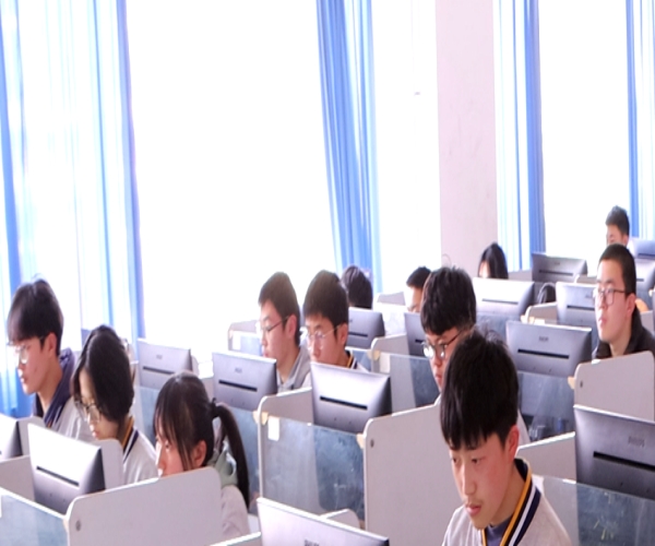 济南应用技术职业中等专业学校软件与信息服务专业 聚焦技术开发与销售，培育复合型IT人才